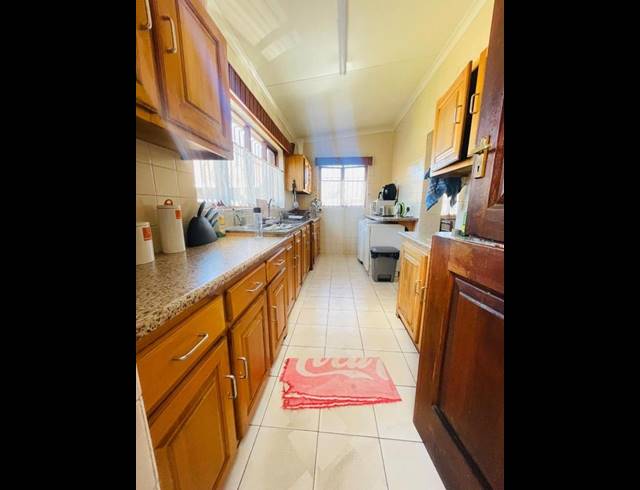 5 BEDROOM HOUSE FOR SALE IN PRIMROSE EAST